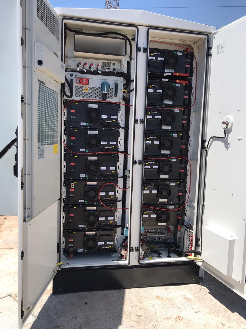 Bess BYD electro terminal Punto Solar.jpeg