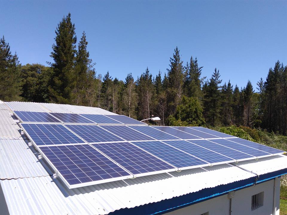 PuntoSolar_Proyecto_energía_-solar_Fotovoltaico_net-Metering_APR_SelvaOscura_TE4_SEC_Conadi_Temuco..jpg
