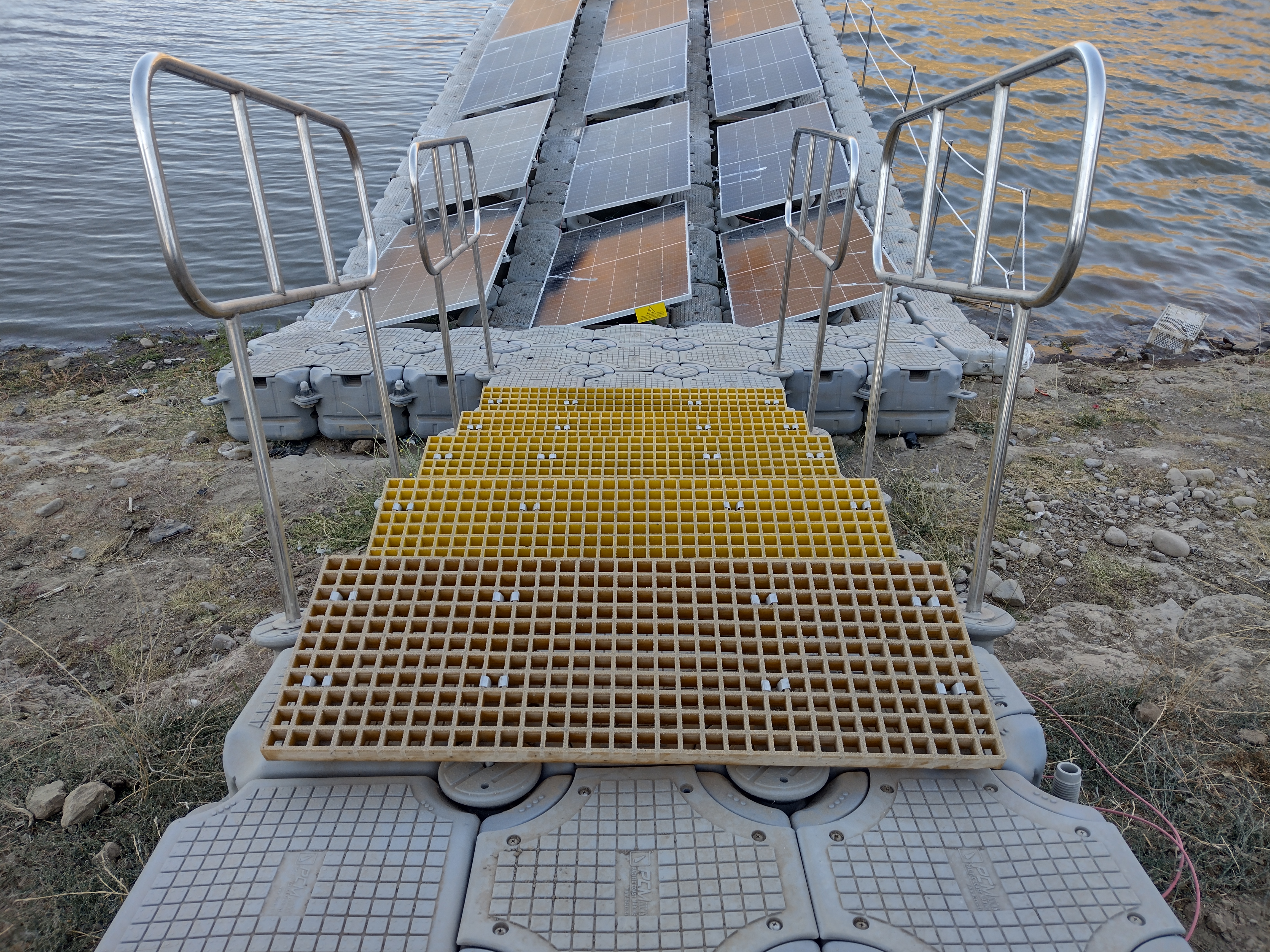 Estructura Acceso al Sistema Fotovoltaico